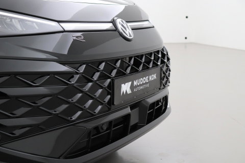 Volkswagen T-Roc 1.5 eTSI R-Line | ACC | Trekhaak | BLIS | Camera | Keyless Advanced | Stoel+Stuurverwarming | Getint glas