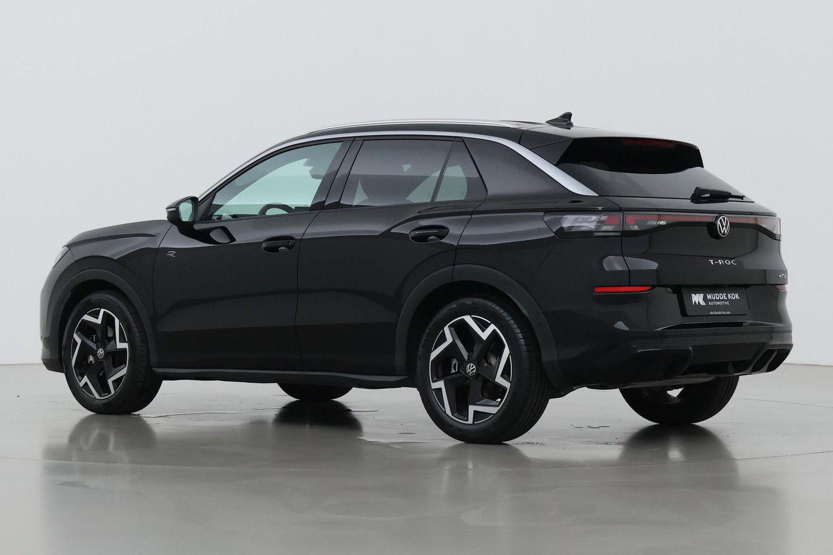 Volkswagen T-Roc 1.5 eTSI R-Line | ACC | Trekhaak | BLIS | Camera | Keyless Advanced | Stoel+Stuurverwarming | Getint glas
