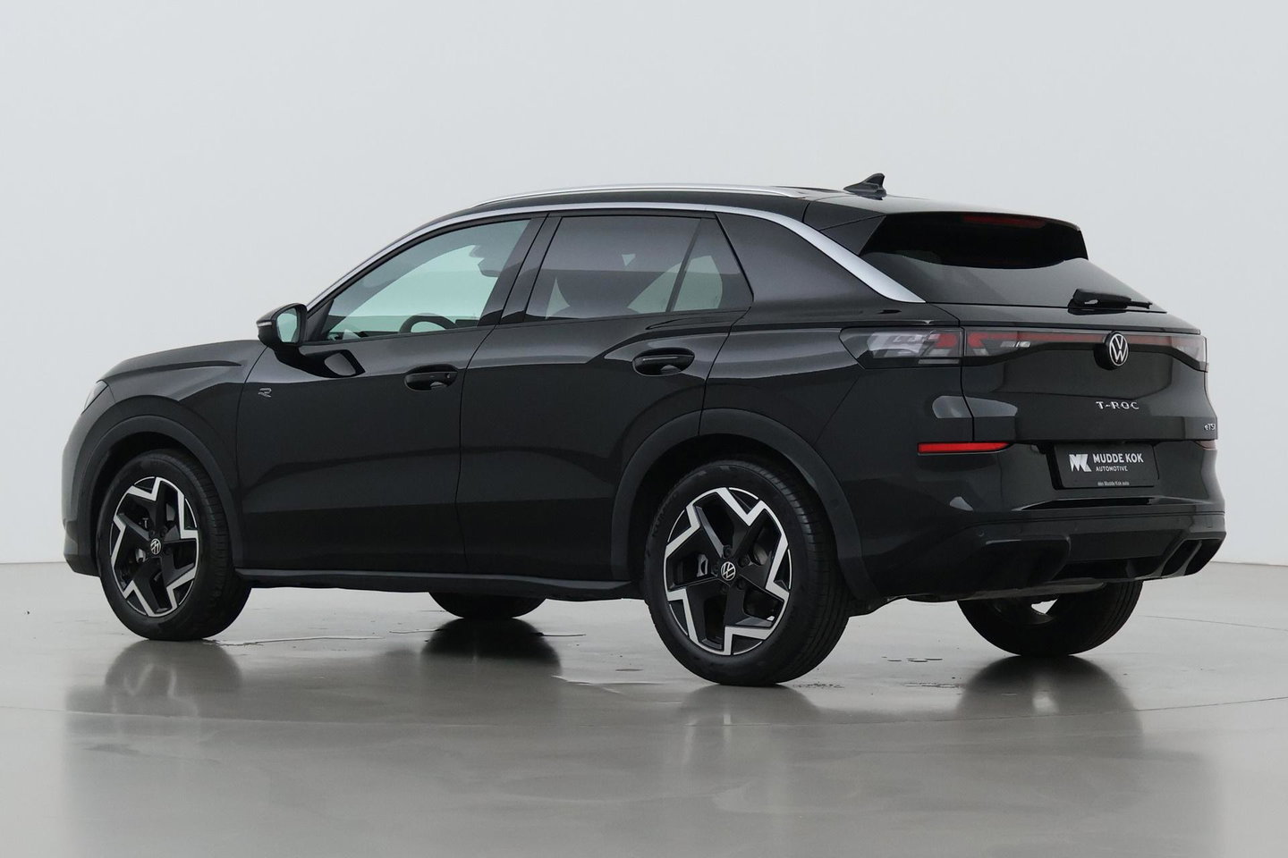 Volkswagen T-Roc 1.5 eTSI R-Line | ACC | Trekhaak | BLIS | Camera | Keyless Advanced | Stoel+Stuurverwarming | Getint glas
