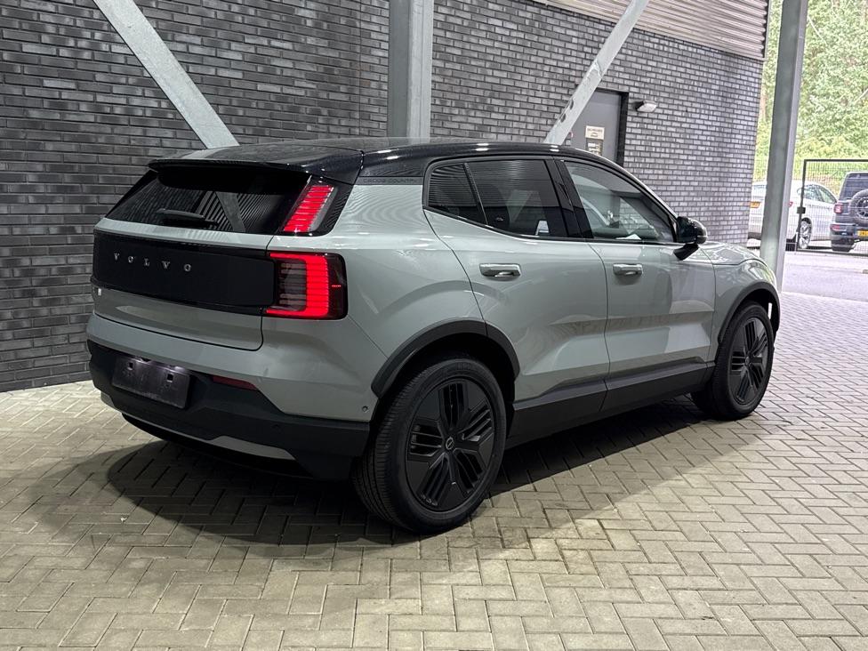 Volvo EX30 Cross Country Twin Motor Performance Ultra 69 kWh | Harman/Kardon | Panoramadak | 360° Camera | Warmtepomp | BLIS | Park Pilot Assist | Stoel+Stuurverwarming