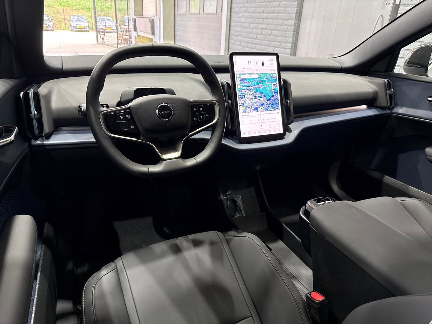 Volvo EX30 Cross Country Twin Motor Performance Ultra 69 kWh | Harman/Kardon | Panoramadak | 360° Camera | Warmtepomp | BLIS | Park Pilot Assist | Stoel+Stuurverwarming