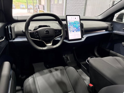 Volvo EX30 Cross Country Twin Motor Performance Ultra 69 kWh | Harman/Kardon | Panoramadak | 360° Camera | Warmtepomp | BLIS | Park Pilot Assist | Stoel+Stuurverwarming