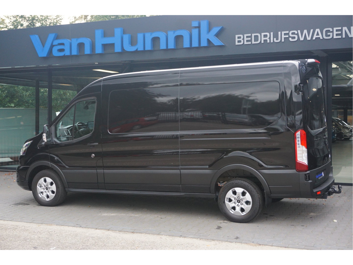 Ford Transit 350L L3H2 Limited AUT-10 RWD 165PK BPM VRIJ 3.5T Trekhaak, Navi, Adap. Cruise, 360° Cam!! NR. A208