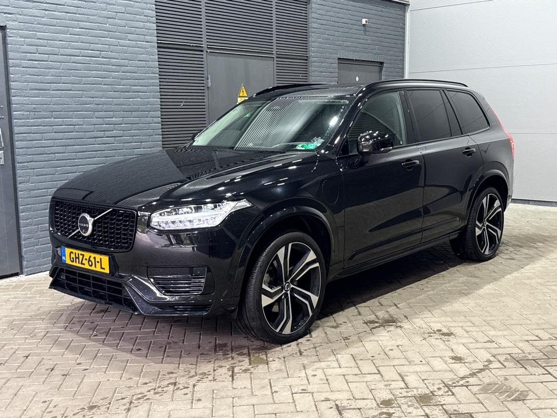 Volvo XC90 T8 Ultimate Dark | Bowers&Wilkins | Luchtvering | Panoramadak | Trekhaak | 360° Camera | Ventilatie+Massage | Head-Up | 22 Inch | ACC