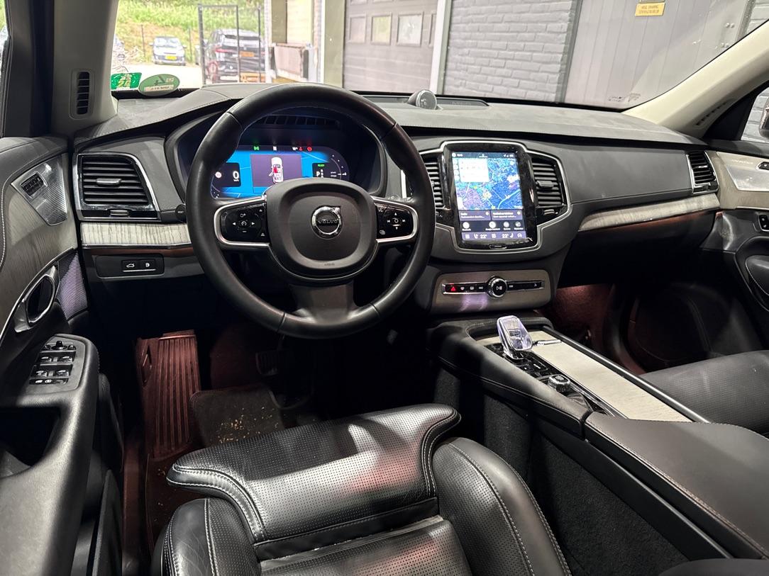 Volvo XC90 T8 Ultimate Dark | Bowers&Wilkins | Luchtvering | Panoramadak | Trekhaak | 360° Camera | Ventilatie+Massage | Head-Up | 22 Inch | ACC