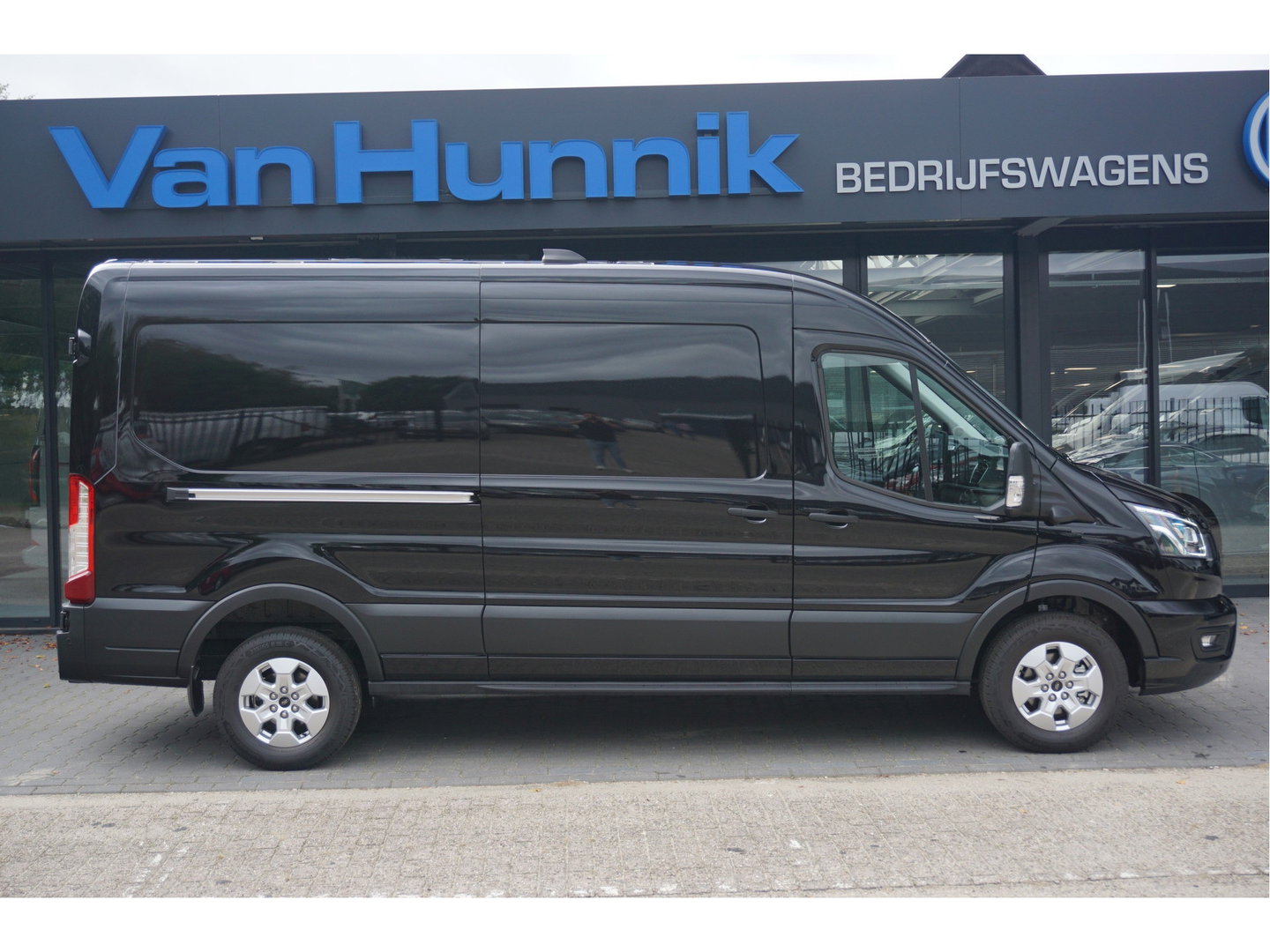 Ford Transit 350L L3H2 Limited AUT-10 RWD 165PK BPM VRIJ 3.5T Trekhaak, Navi, Adap. Cruise, 360° Cam!! NR. A210