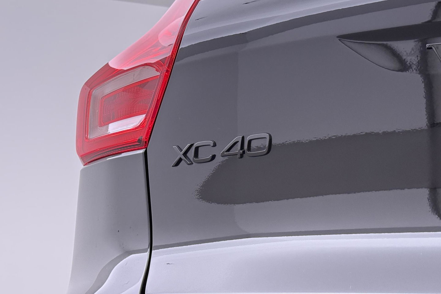 Volvo XC40 2.0 B3 Plus Black Edition | Harman/Kardon | Camera | Stoel+Stuurverwarming | Memory | Keyless | 20 Inch