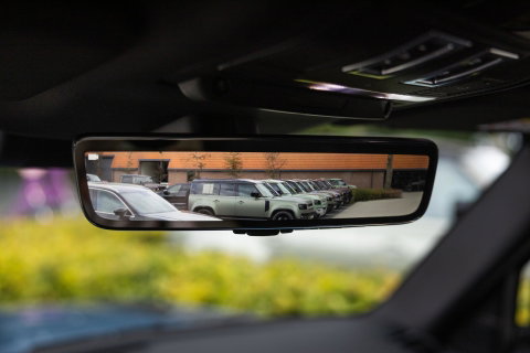Land Rover Range Rover SV 3.0 P550e SV | British Racing Green Satin | Rear Seat Entertainment | 23 Inch | Meridian Signature | Body & Soul