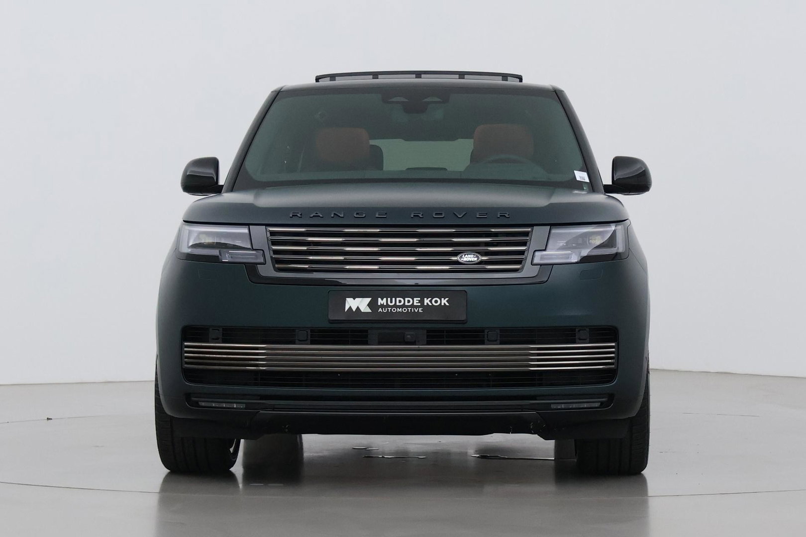 Land Rover Range Rover SV 3.0 P550e SV | British Racing Green Satin | Rear Seat Entertainment | 23 Inch | Meridian Signature | Body & Soul