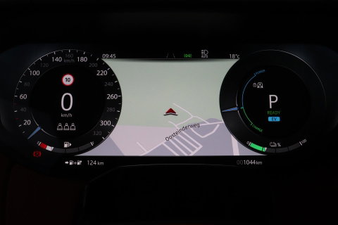 Land Rover Range Rover SV 3.0 P550e SV | British Racing Green Satin | Rear Seat Entertainment | 23 Inch | Meridian Signature | Body & Soul