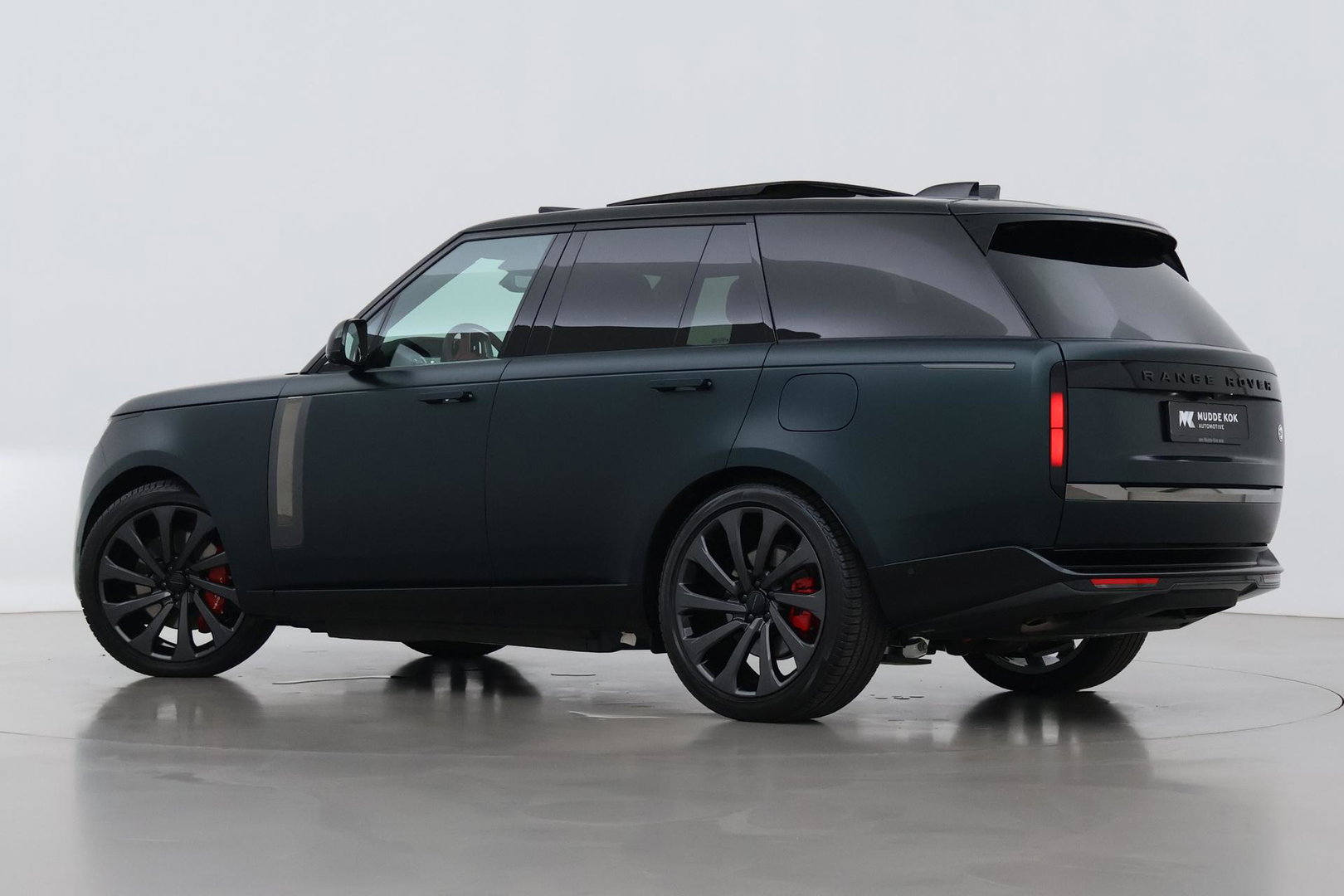 Land Rover Range Rover SV 3.0 P550e SV | British Racing Green Satin | Rear Seat Entertainment | 23 Inch | Meridian Signature | Body & Soul