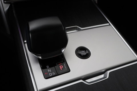 Land Rover Range Rover SV 3.0 P550e SV | British Racing Green Satin | Rear Seat Entertainment | 23 Inch | Meridian Signature | Body & Soul