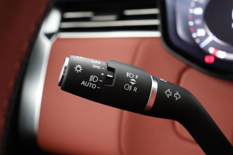 Land Rover Range Rover SV 3.0 P550e SV | British Racing Green Satin | Rear Seat Entertainment | 23 Inch | Meridian Signature | Body & Soul