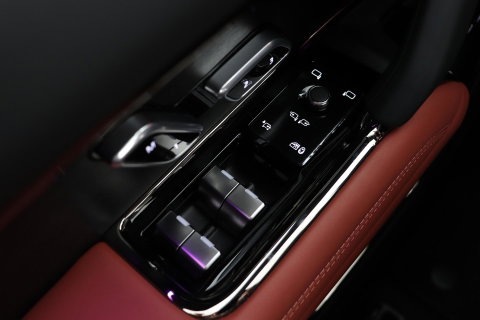 Land Rover Range Rover SV 3.0 P550e SV | British Racing Green Satin | Rear Seat Entertainment | 23 Inch | Meridian Signature | Body & Soul