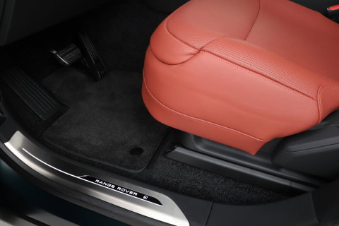 Land Rover Range Rover SV 3.0 P550e SV | British Racing Green Satin | Rear Seat Entertainment | 23 Inch | Meridian Signature | Body & Soul