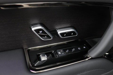 Land Rover Range Rover SV 3.0 P550e SV | British Racing Green Satin | Rear Seat Entertainment | 23 Inch | Meridian Signature | Body & Soul