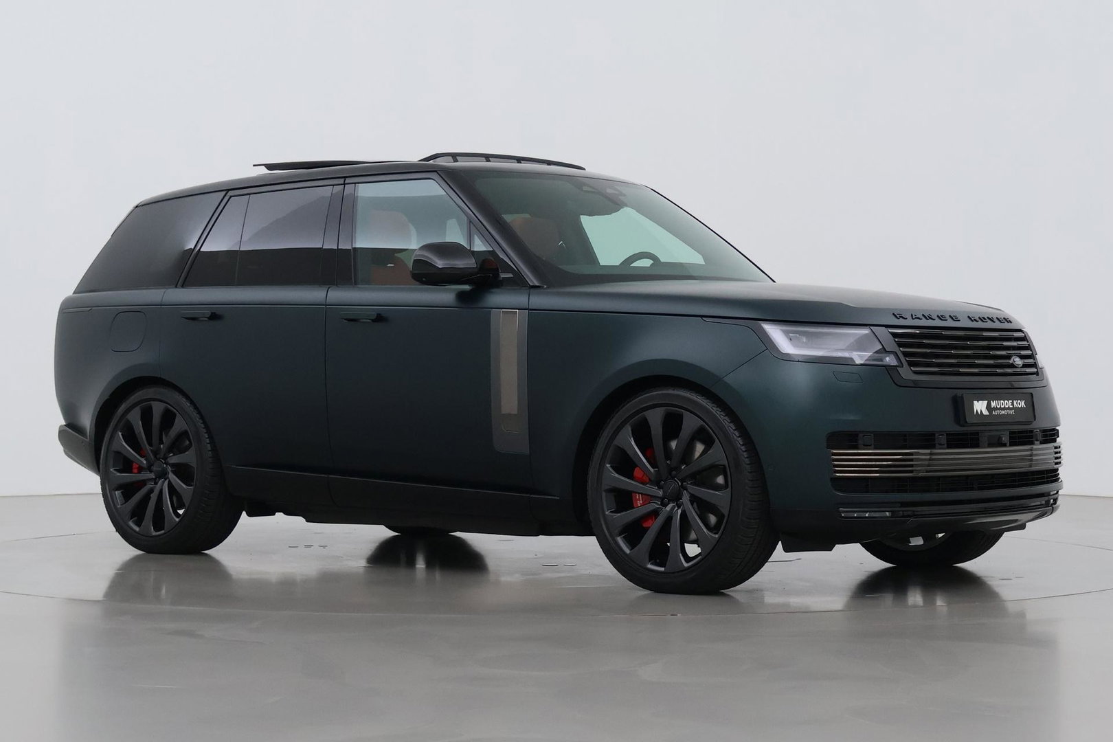 Land Rover Range Rover SV 3.0 P550e SV | British Racing Green Satin | Rear Seat Entertainment | 23 Inch | Meridian Signature | Body & Soul