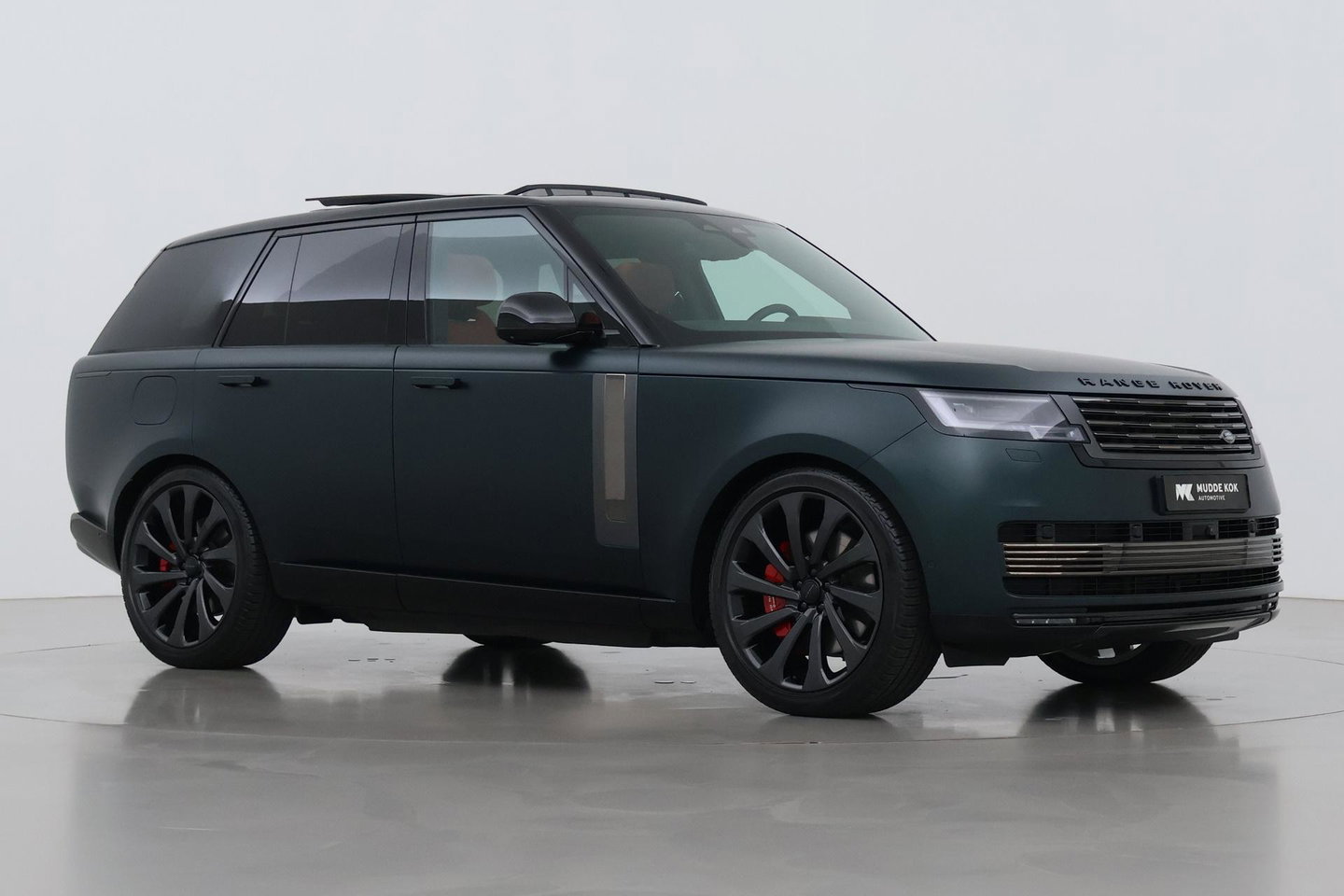 Land Rover Range Rover SV 3.0 P550e SV | British Racing Green Satin | Rear Seat Entertainment | 23 Inch | Meridian Signature | Body & Soul