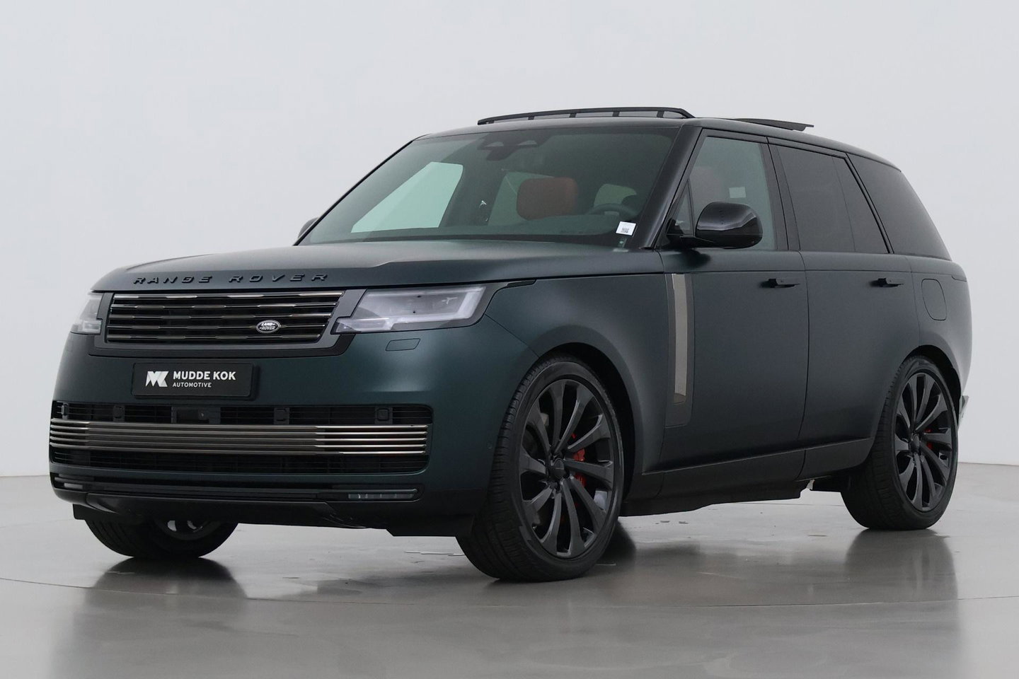 Land Rover Range Rover SV 3.0 P550e SV | British Racing Green Satin | Rear Seat Entertainment | 23 Inch | Meridian Signature | Body & Soul