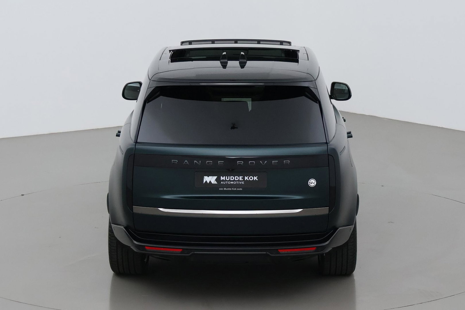 Land Rover Range Rover SV 3.0 P550e SV | British Racing Green Satin | Rear Seat Entertainment | 23 Inch | Meridian Signature | Body & Soul