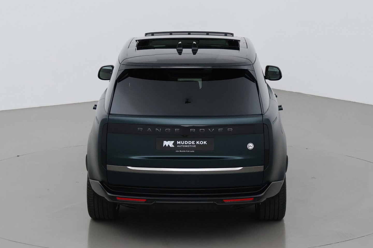 Land Rover Range Rover SV 3.0 P550e SV | British Racing Green Satin | Rear Seat Entertainment | 23 Inch | Meridian Signature | Body & Soul