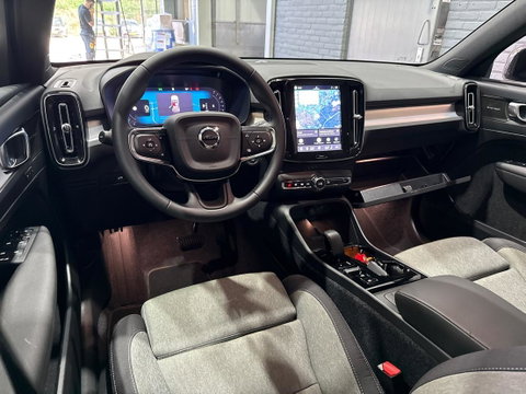 Volvo XC40 B3 Plus Black Edition | Harman/Kardon | BLIS | 360° Camera | Pilot Assist | Stoel+Stuurverwarming | Memory | ACC | 20 Inch