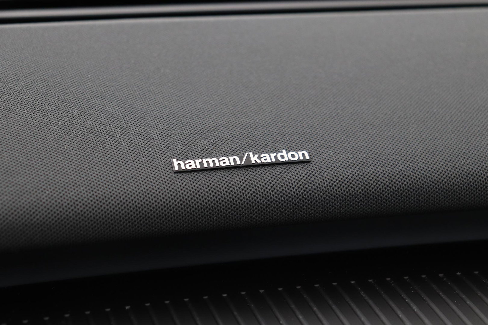 Volvo EX30 Cross Country Twin Motor Performance Ultra 69 kWh | Harman/Kardon | Panoramadak | 360° Camera | Warmtepomp | BLIS | Park Pilot Assist | Stoel+Stuurverwarming