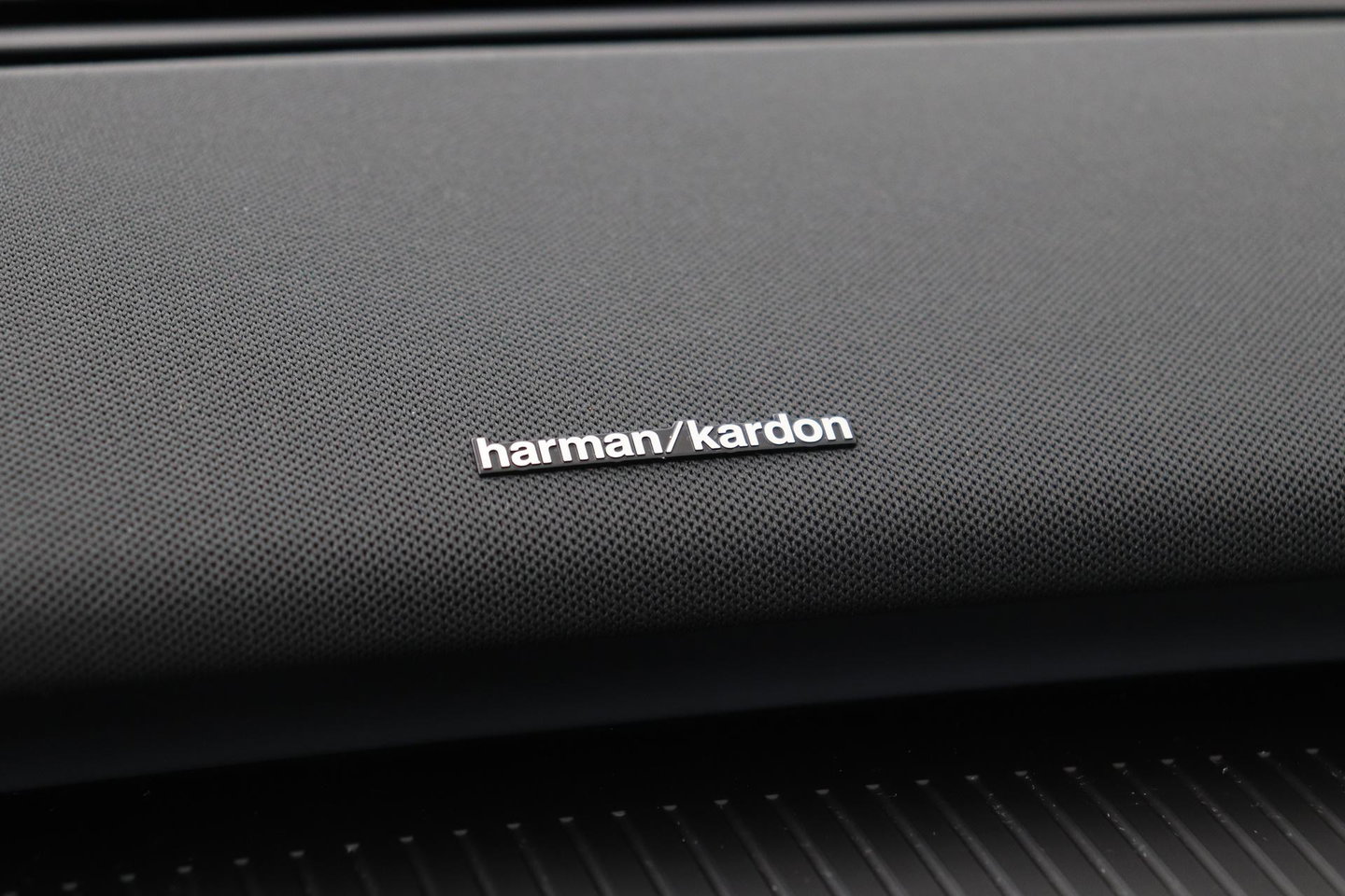 Volvo EX30 Cross Country Twin Motor Performance Ultra 69 kWh | Harman/Kardon | Panoramadak | 360° Camera | Warmtepomp | BLIS | Park Pilot Assist | Stoel+Stuurverwarming