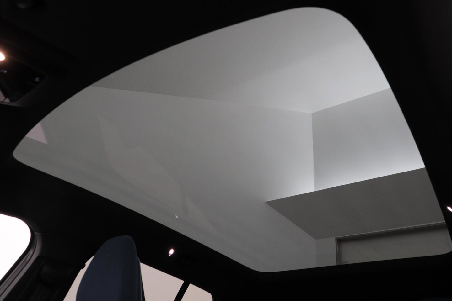 Volvo EX30 Cross Country Twin Motor Performance Ultra 69 kWh | Harman/Kardon | Panoramadak | 360° Camera | Warmtepomp | BLIS | Park Pilot Assist | Stoel+Stuurverwarming