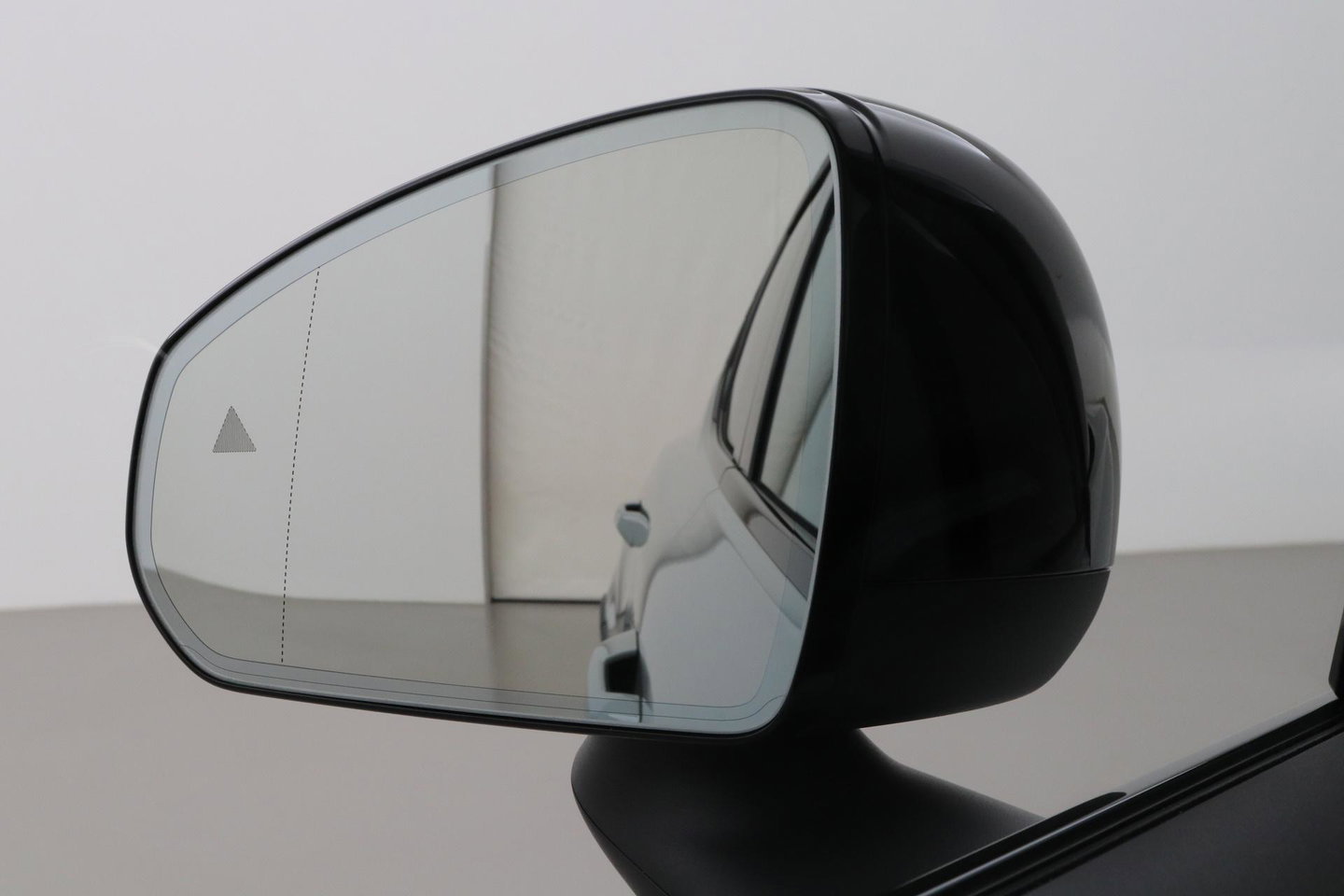 Volvo EX30 Cross Country Twin Motor Performance Ultra 69 kWh | Harman/Kardon | Panoramadak | 360° Camera | Warmtepomp | BLIS | Park Pilot Assist | Stoel+Stuurverwarming