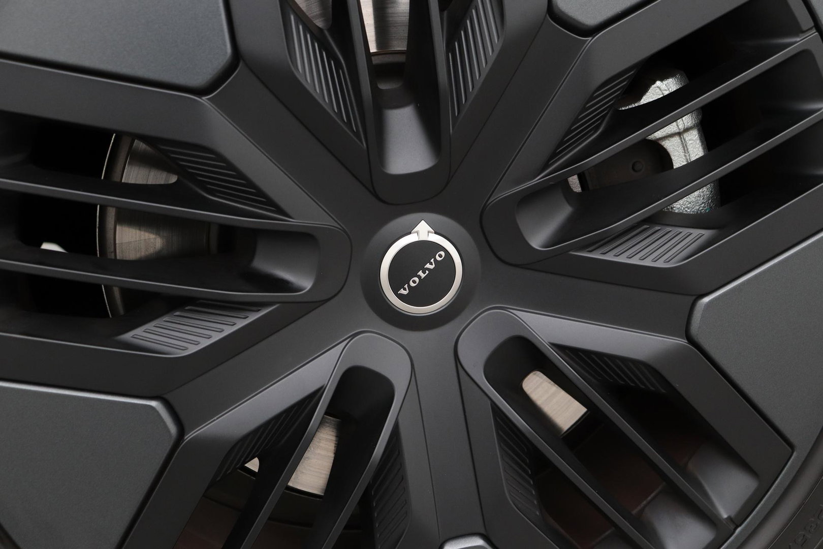 Volvo EX30 Cross Country Twin Motor Performance Ultra 69 kWh | Harman/Kardon | Panoramadak | 360° Camera | Warmtepomp | BLIS | Park Pilot Assist | Stoel+Stuurverwarming