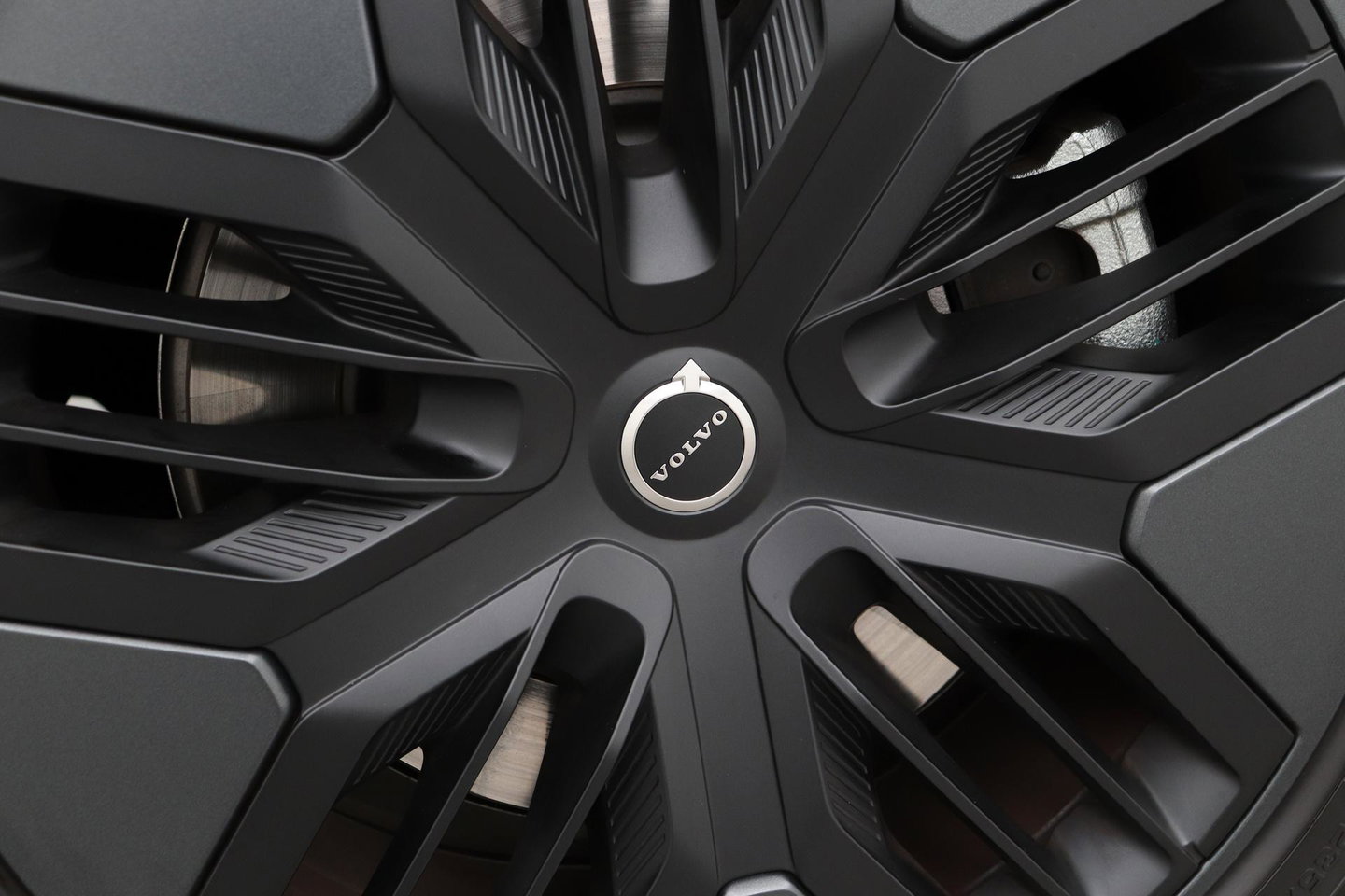 Volvo EX30 Cross Country Twin Motor Performance Ultra 69 kWh | Harman/Kardon | Panoramadak | 360° Camera | Warmtepomp | BLIS | Park Pilot Assist | Stoel+Stuurverwarming