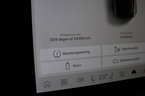 Volvo EX30 Cross Country Twin Motor Performance Ultra 69 kWh | Harman/Kardon | Panoramadak | 360° Camera | Warmtepomp | BLIS | Park Pilot Assist | Stoel+Stuurverwarming