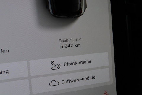 Volvo EX30 Cross Country Twin Motor Performance Ultra 69 kWh | Harman/Kardon | Panoramadak | 360° Camera | Warmtepomp | BLIS | Park Pilot Assist | Stoel+Stuurverwarming