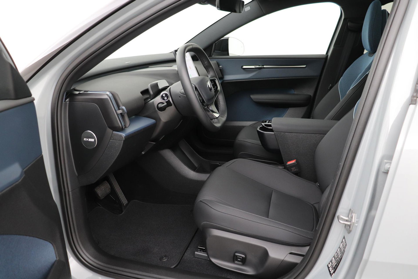 Volvo EX30 Cross Country Twin Motor Performance Ultra 69 kWh | Harman/Kardon | Panoramadak | 360° Camera | Warmtepomp | BLIS | Park Pilot Assist | Stoel+Stuurverwarming