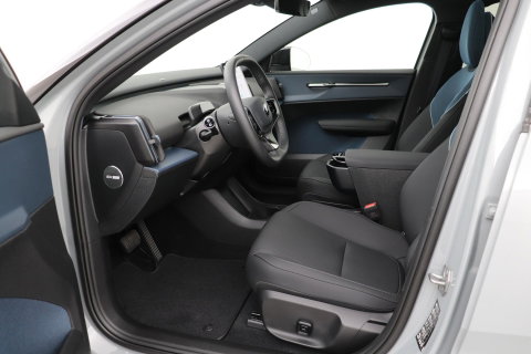 Volvo EX30 Cross Country Twin Motor Performance Ultra 69 kWh | Harman/Kardon | Panoramadak | 360° Camera | Warmtepomp | BLIS | Park Pilot Assist | Stoel+Stuurverwarming