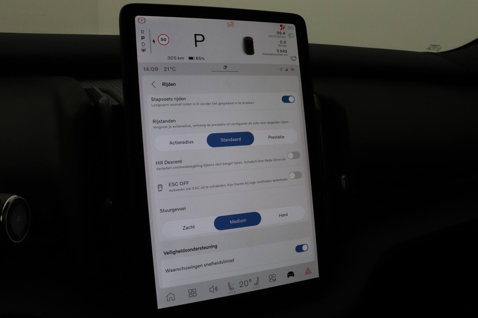 Volvo EX30 Cross Country Twin Motor Performance Ultra 69 kWh | Harman/Kardon | Panoramadak | 360° Camera | Warmtepomp | BLIS | Park Pilot Assist | Stoel+Stuurverwarming