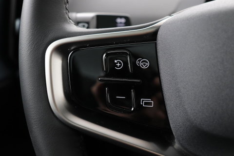 Volvo EX30 Cross Country Twin Motor Performance Ultra 69 kWh | Harman/Kardon | Panoramadak | 360° Camera | Warmtepomp | BLIS | Park Pilot Assist | Stoel+Stuurverwarming