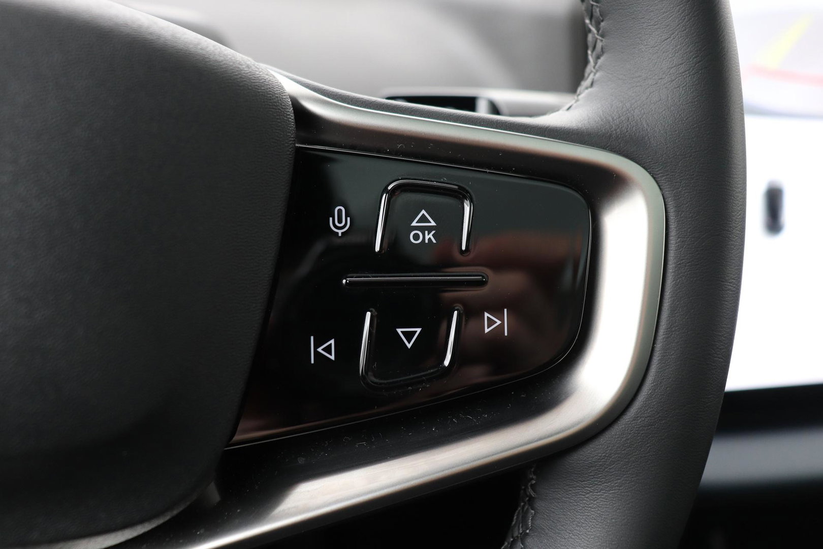 Volvo EX30 Cross Country Twin Motor Performance Ultra 69 kWh | Harman/Kardon | Panoramadak | 360° Camera | Warmtepomp | BLIS | Park Pilot Assist | Stoel+Stuurverwarming