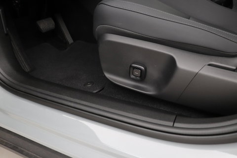 Volvo EX30 Cross Country Twin Motor Performance Ultra 69 kWh | Harman/Kardon | Panoramadak | 360° Camera | Warmtepomp | BLIS | Park Pilot Assist | Stoel+Stuurverwarming