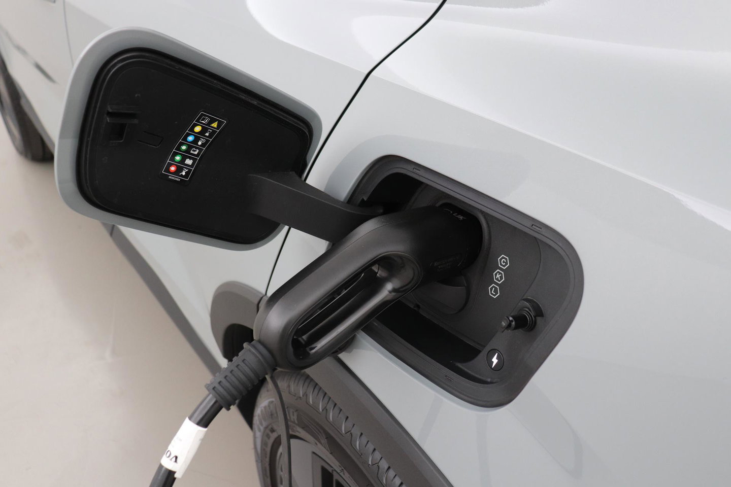 Volvo EX30 Cross Country Twin Motor Performance Ultra 69 kWh | Harman/Kardon | Panoramadak | 360° Camera | Warmtepomp | BLIS | Park Pilot Assist | Stoel+Stuurverwarming