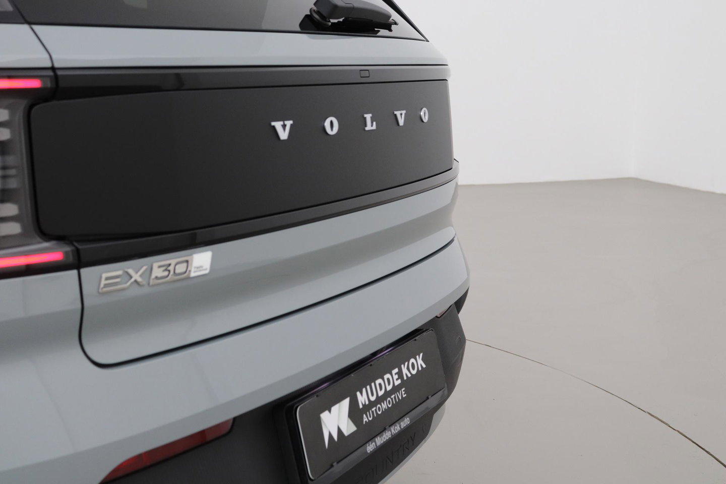 Volvo EX30 Cross Country Twin Motor Performance Ultra 69 kWh | Harman/Kardon | Panoramadak | 360° Camera | Warmtepomp | BLIS | Park Pilot Assist | Stoel+Stuurverwarming