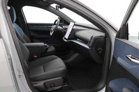 Volvo EX30 Cross Country Twin Motor Performance Ultra 69 kWh | Harman/Kardon | Panoramadak | 360° Camera | Warmtepomp | BLIS | Park Pilot Assist | Stoel+Stuurverwarming