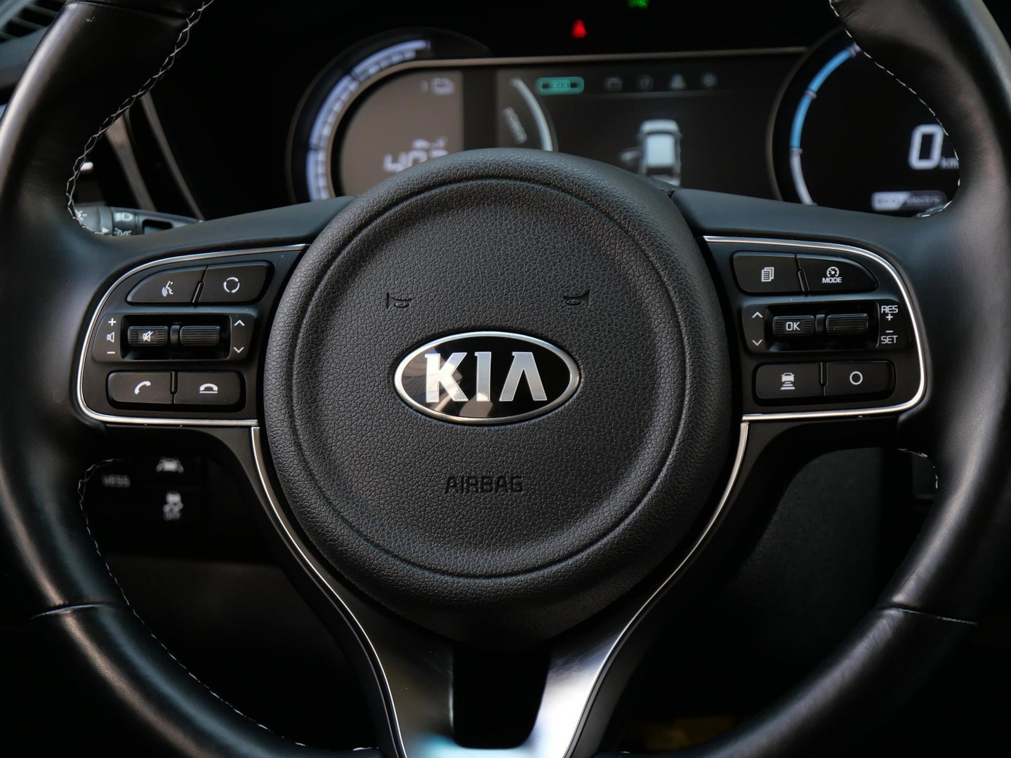 Kia e-Niro 64kWh EXECUTIVELINE/ SCHUIFDAK/ TREKHAAK/ LEER/ SOH 96%