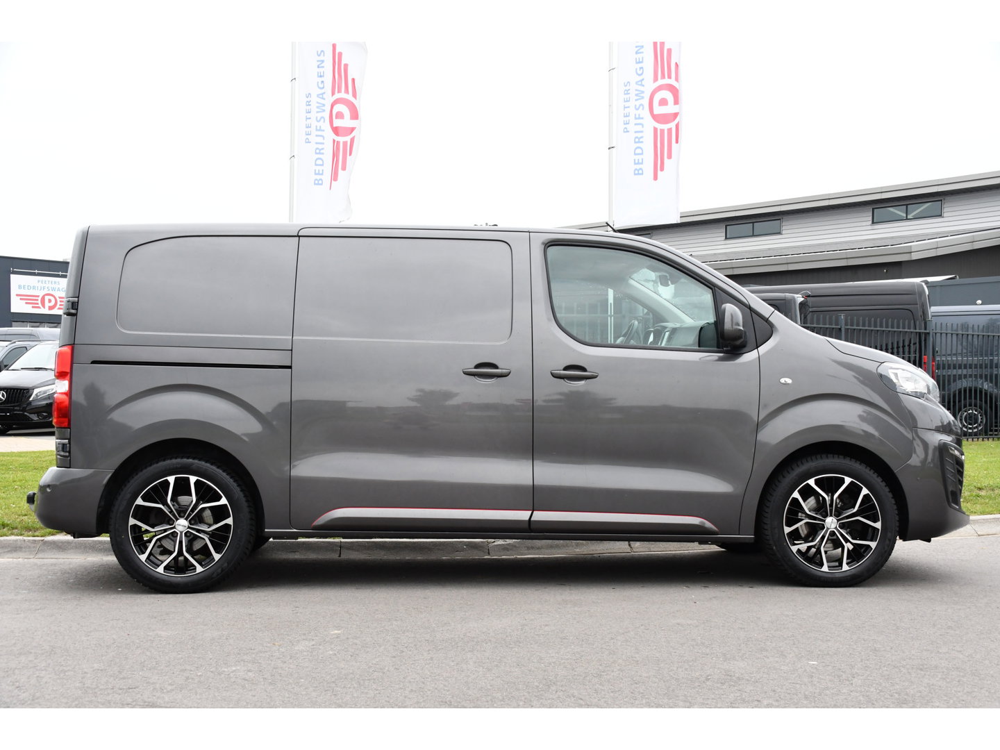 Peugeot Expert 1.5 BlueHDI 120 PB Edition 360 Camera, Carplay, Cruise, 120pk, Trekhaak, Multimedia, Uniek!
