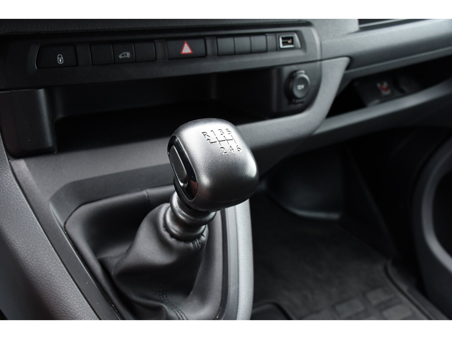 Peugeot Expert 1.5 BlueHDI 120 PB Edition 360 Camera, Carplay, Cruise, 120pk, Trekhaak, Multimedia, Uniek!