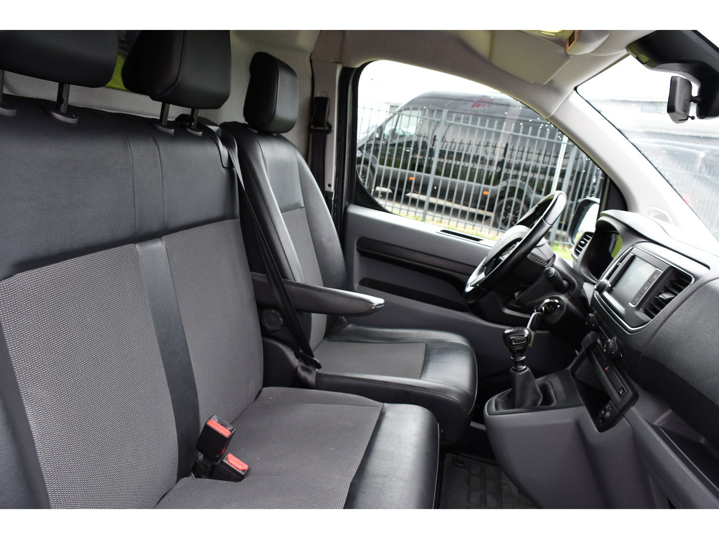 Peugeot Expert 1.5 BlueHDI 120 PB Edition 360 Camera, Carplay, Cruise, 120pk, Trekhaak, Multimedia, Uniek!