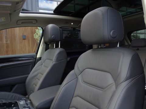 Volkswagen Touareg 3.0 TSI e-Hybrid 381PK / pano / matrix / 360°