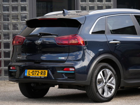 Kia e-Niro 64kWh EXECUTIVELINE/ SCHUIFDAK/ TREKHAAK/ LEER/ SOH 96%
