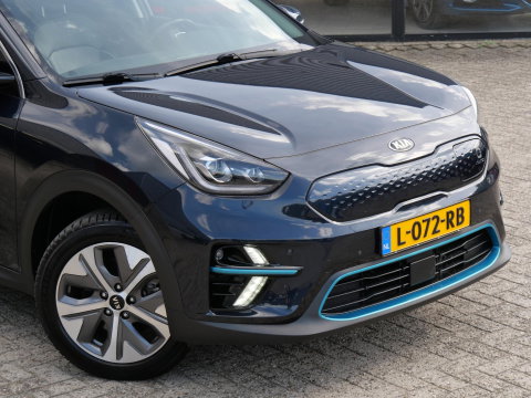 Kia e-Niro 64kWh EXECUTIVELINE/ SCHUIFDAK/ TREKHAAK/ LEER/ SOH 96%